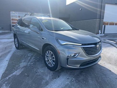 Used 2023 Buick Enclave Essence image 3
