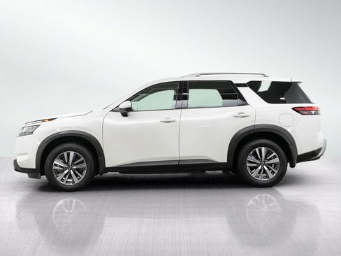 Used 2024 Nissan Pathfinder SL AWD/4WD image 2
