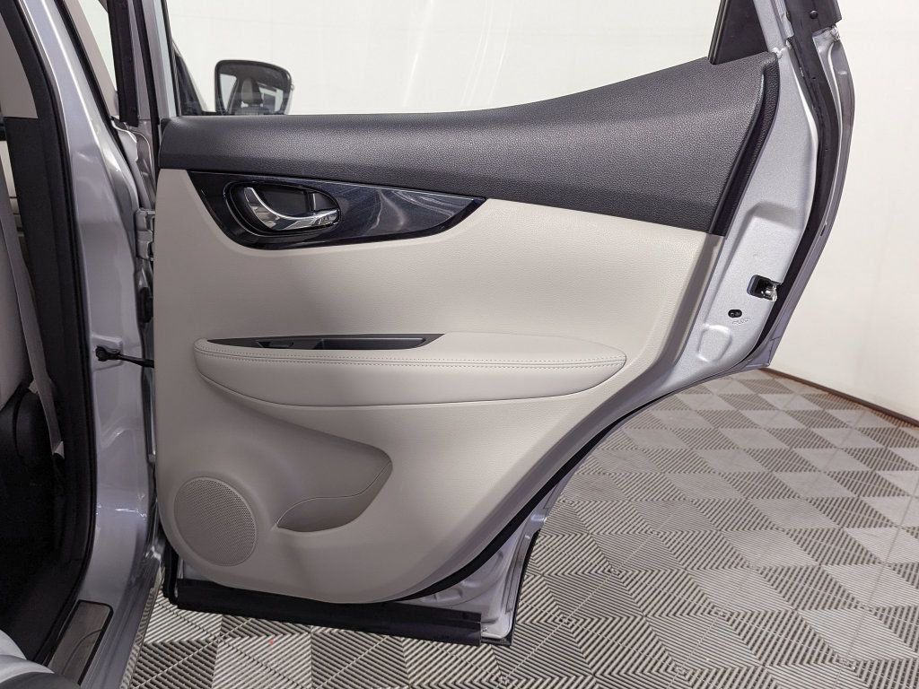 Used 2022 Nissan Rogue Sport SV w/ Technology Package FWD image 38