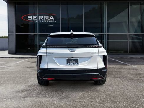 Used 2024 Cadillac Lyriq Luxury AWD/4WD image 4