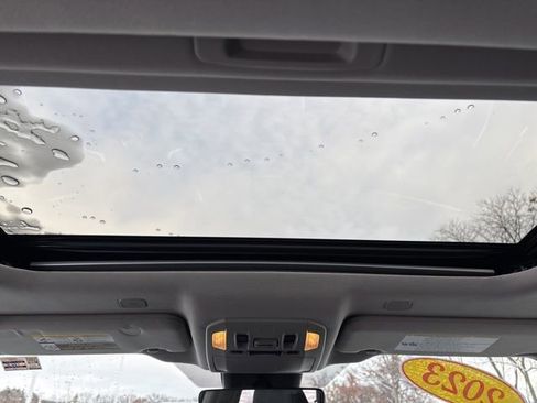 Certified 2023 Toyota Highlander XLE image 43