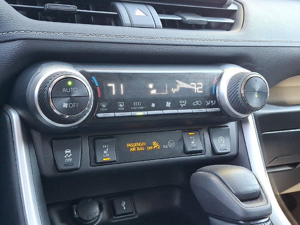 Used 2021 Toyota RAV4 XLE w/ Convenience Package AWD/4WD image 18