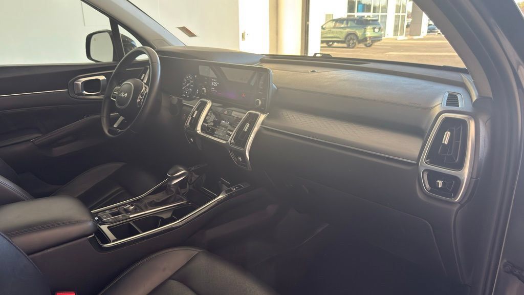 Used 2023 Kia Sorento SX AWD/4WD image 40