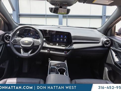 Used 2025 Chevrolet Equinox LT w/ Convenience Package II AWD/4WD image 4