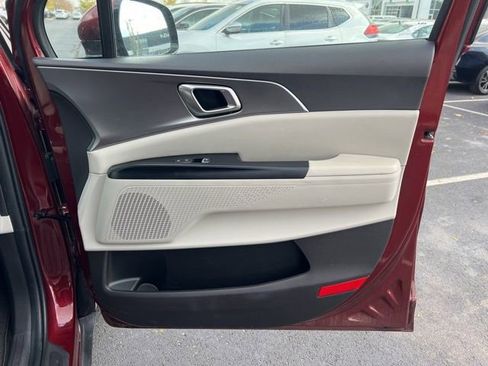 Certified 2024 Kia Carnival LX image 33