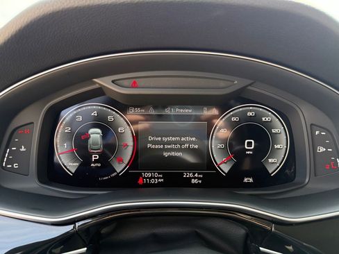 Used 2023 Audi Q8 Premium image 13