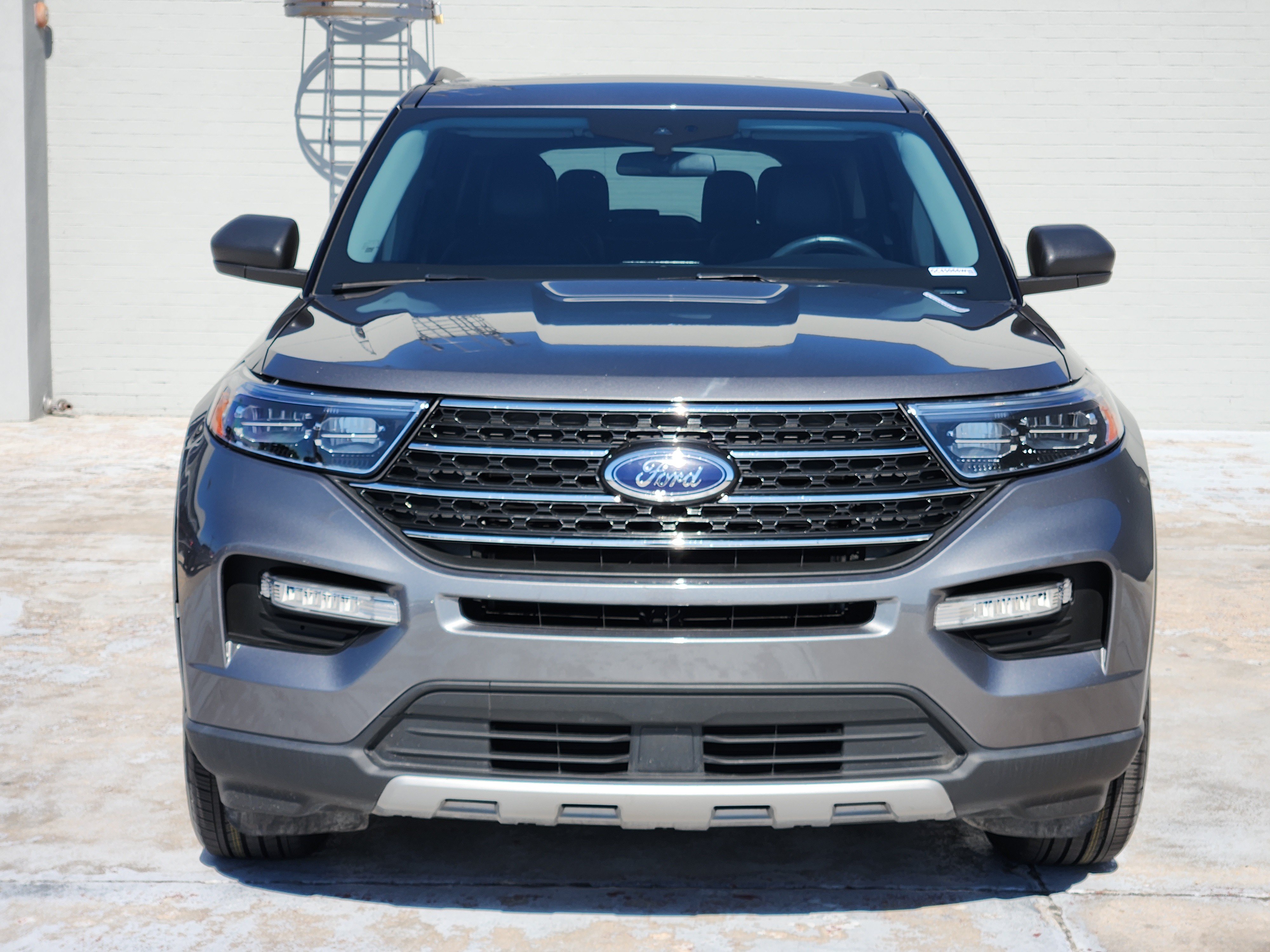 Used 2022 Ford Explorer XLT w/ Equipment Group 202A AWD/4WD image 3
