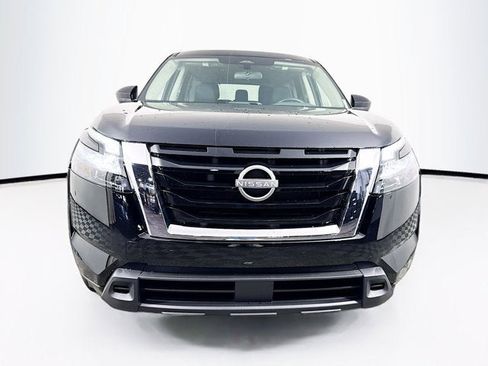 New 2025 Nissan Pathfinder S image 2