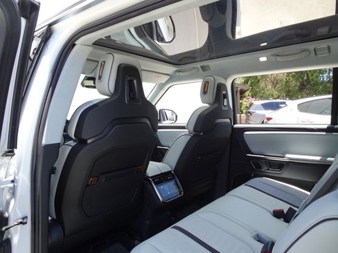 Used 2024 Rivian R1S Adventure AWD/4WD image 14
