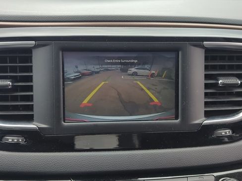 Used 2023 Chrysler Voyager LX image 11