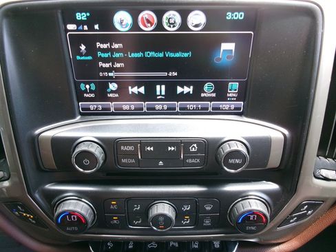 Used 2019 Chevrolet Silverado 2500 High Country w/ Duramax Plus Package AWD/4WD image 37