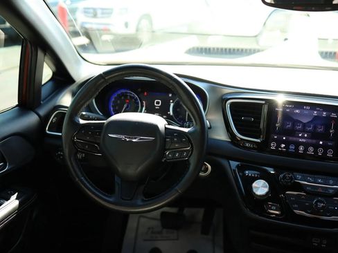 Used 2019 Chrysler Pacifica Touring-L w/ Advanced Safetytec Group FWD image 31