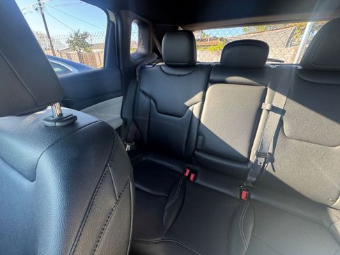 Used 2025 Jeep Compass Limited image 39