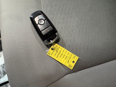 Used 2020 Ford Fusion SE w/ Equipment Group 151A image 11