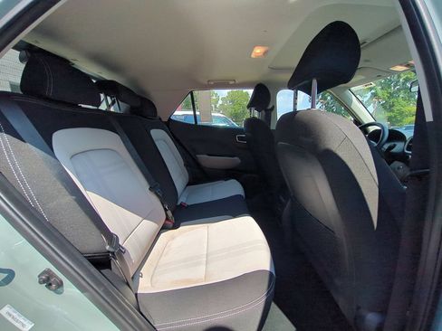 Used 2025 Hyundai Venue SEL FWD image 29