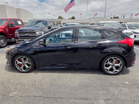 Used 2017 Ford Focus ST w/ Equipment Group 401A FWD image 5