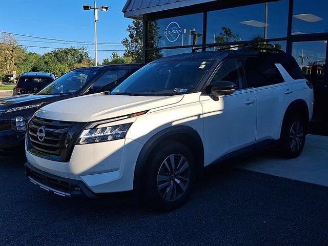 Certified 2024 Nissan Pathfinder SL w/ Black Appearance Package AWD/4WD image 2