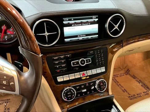 Used 2014 Mercedes-Benz SL 550 image 7