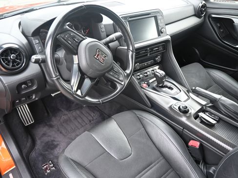 Used 2017 Nissan GT-R Premium AWD/4WD image 40