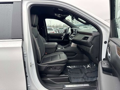 Used 2024 Chevrolet Suburban Premier image 15