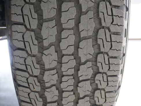 Used 2018 Jeep Wrangler Unlimited Sahara w/ LED Lighting Group image 31