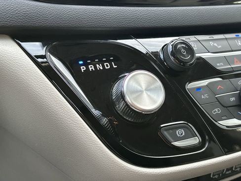 Certified 2024 Chrysler Pacifica Touring-L image 23