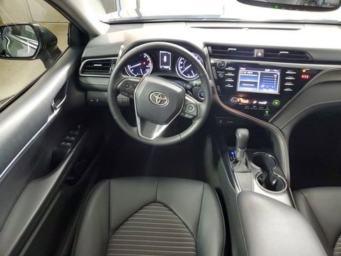 Used 2019 Toyota Camry SE w/ Convenience Package FWD image 10