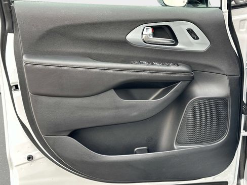 New 2026 Chrysler Pacifica Limited w/ S Appearance Package AWD/4WD image 19
