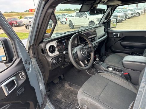 Used 2024 Jeep Wrangler Unlimited Sport AWD/4WD image 21