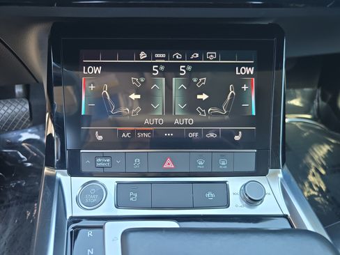 Used 2021 Audi e-tron Premium w/ Towing Package AWD/4WD image 18
