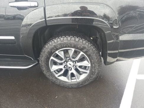 Used 2009 GMC Yukon Denali image 16