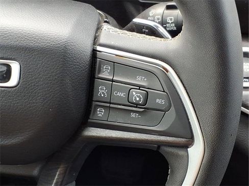 Used 2023 Jeep Grand Cherokee Limited image 27