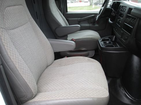 Used 2017 Chevrolet Express 2500 image 16