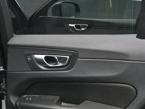 Used 2023 Volvo XC60 B5 Core AWD/4WD image 12