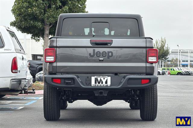 Used 2024 Jeep Gladiator Sport AWD/4WD image 5