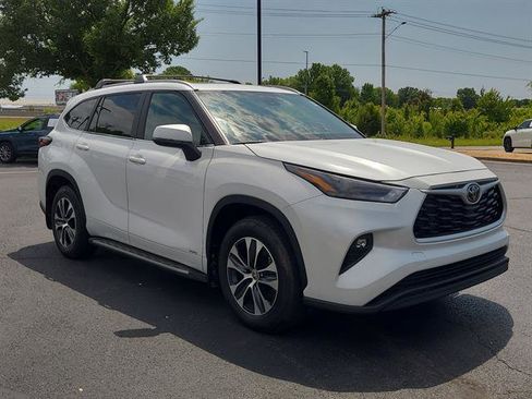 Certified 2025 Toyota Highlander XLE AWD/4WD image 33