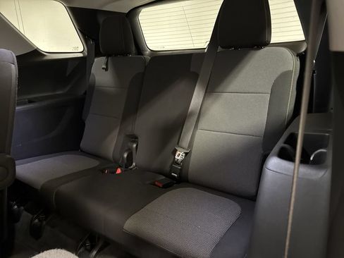 Used 2021 Chevrolet Traverse LT FWD image 23