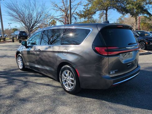 Used 2023 Chrysler Pacifica Touring-L image 7
