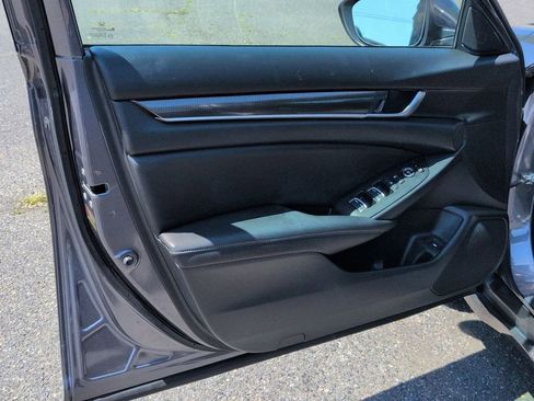 Used 2019 Honda Accord Sport image 9