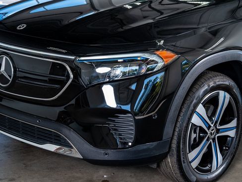 Used 2023 Mercedes-Benz EQB 350 4MATIC SUV w/ Exclusive Package image 12