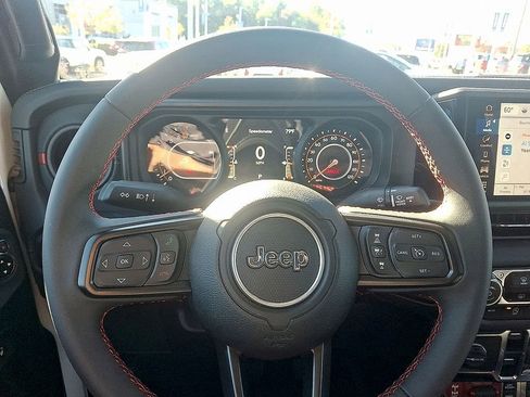 Used 2024 Jeep Gladiator Rubicon AWD/4WD image 18