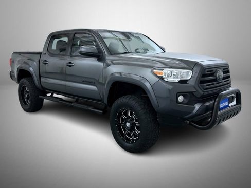Used 2019 Toyota Tacoma SR5 w/ Four Season Floor Mat Package AWD/4WD image 3