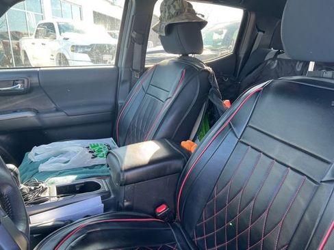 Used 2023 Toyota Tacoma TRD Off-Road image 6