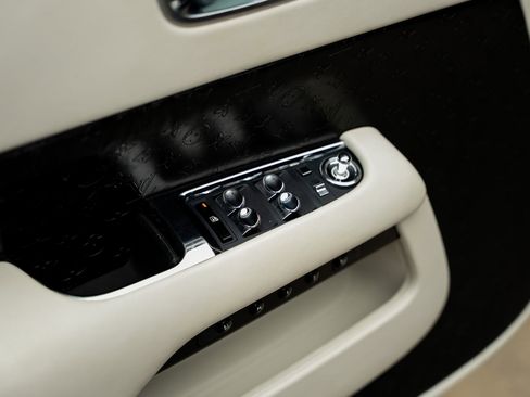 Used 2017 Rolls-Royce Wraith RWD image 65