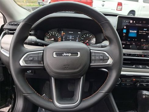 Used 2022 Jeep Compass Limited w/ Sun and Sound Group image 18