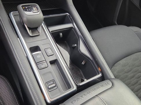 Used 2025 Nissan Pathfinder SV FWD image 22