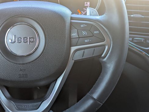 Used 2017 Jeep Grand Cherokee Altitude image 22