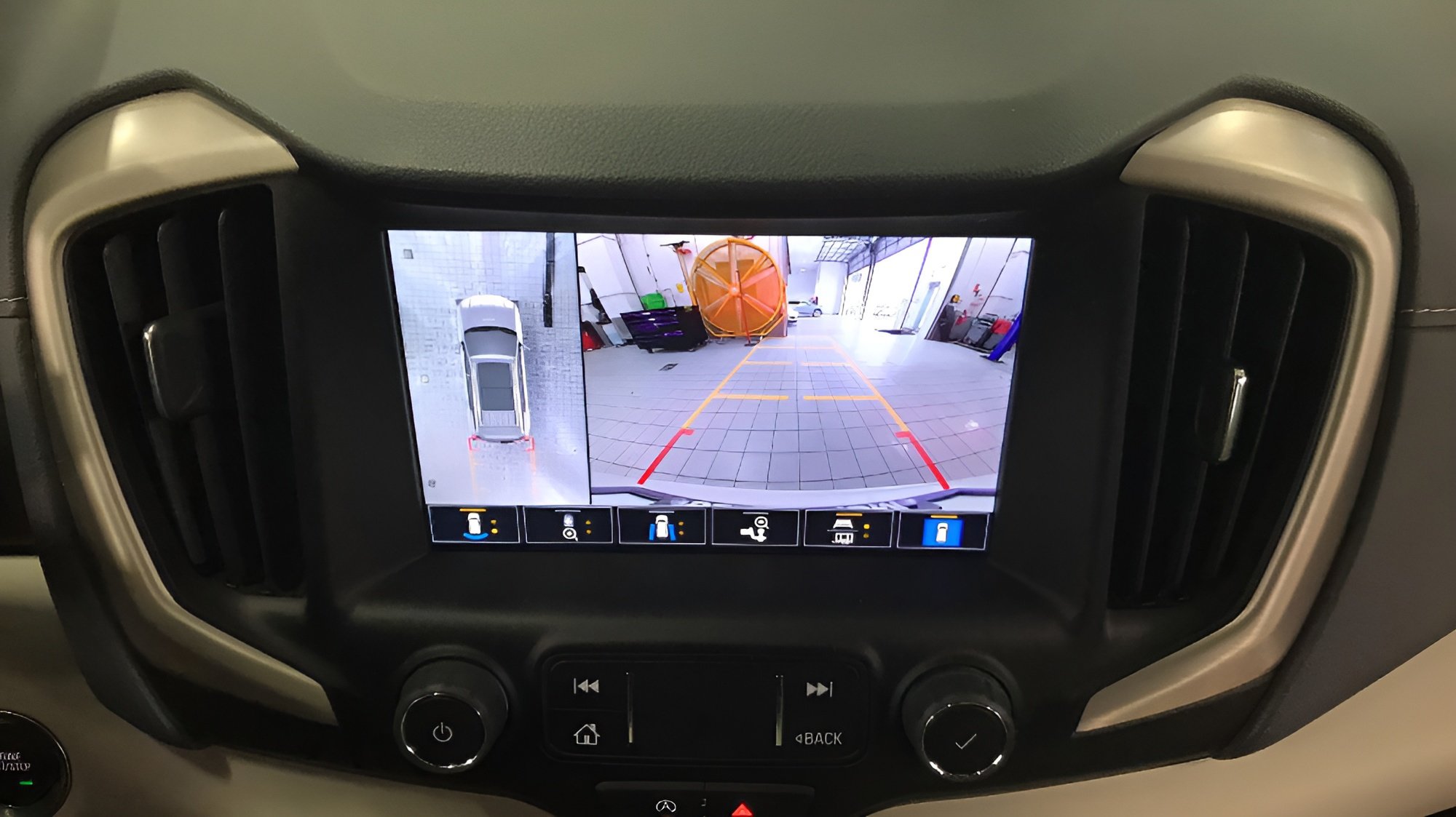 Used 2022 GMC Terrain Denali w/ Denali Premium Package AWD/4WD image 17