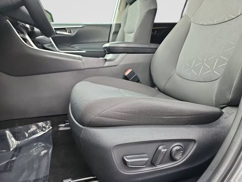 Used 2025 Toyota RAV4 XLE w/ Convenience Package AWD/4WD image 25