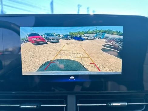 Used 2024 Chevrolet Trax LT w/ Driver Confidence Package FWD image 17